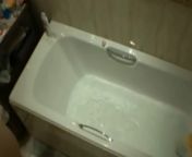 Скрытая камера в ванной комнате, мастурбация мамы